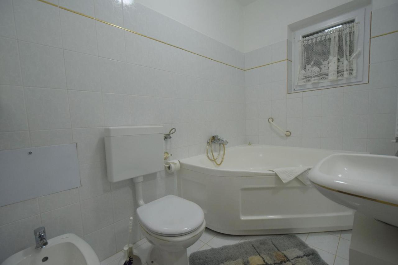Apartment Pampas Omišalj Kültér fotó